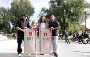 Für den Skatepark von Oberbürgermeister Alexander Badrow zur Einweihung - Zwei Stralsund-Liegestühle für Streetworker Robert Miraß, Jugendkoordinatorin Elisa Heinzerling und der Leiterin der IB Stadtteilarbeit, Sophia Lehmann (v. l. n. r.) Der Streetworker und die Jugendkoordinatorin werden immer am Donnerstagnachmittag mit der Straßenküche an der Skateanlage sein - je nach Wetterlage von 16 bis 20 Uhr.