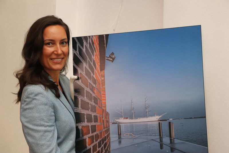 Fotokünstlerin Christin Dukes hängt 'Backstein trifft Stahl'