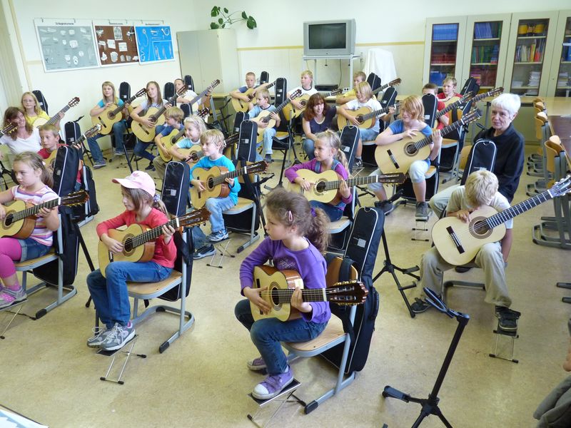 Klassenmusizieren mit Gitarren (Jaggi)